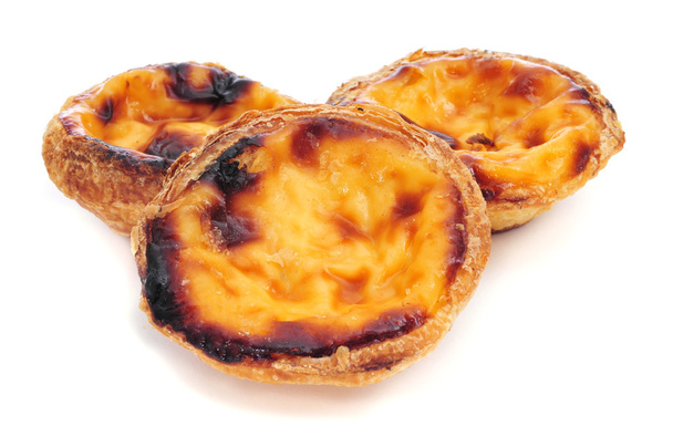 pasteis de nata, tipik Portekizce ekşi hamur işleri yumurta. - Fotoğraf, Görsel