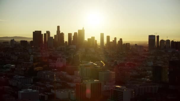 Vista aérea del amanecer con destello solar Westlake LA - Metraje, vídeo
