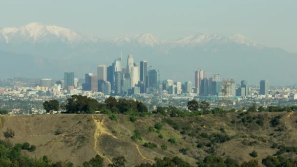 Vista aerea del paesaggio urbano Los Angeles Financial District grattacieli - Filmati, video