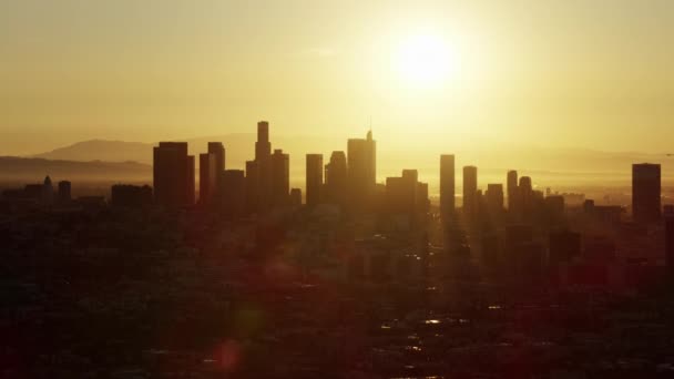 Vista aérea Westlake LA con rascacielos del distrito financiero - Metraje, vídeo