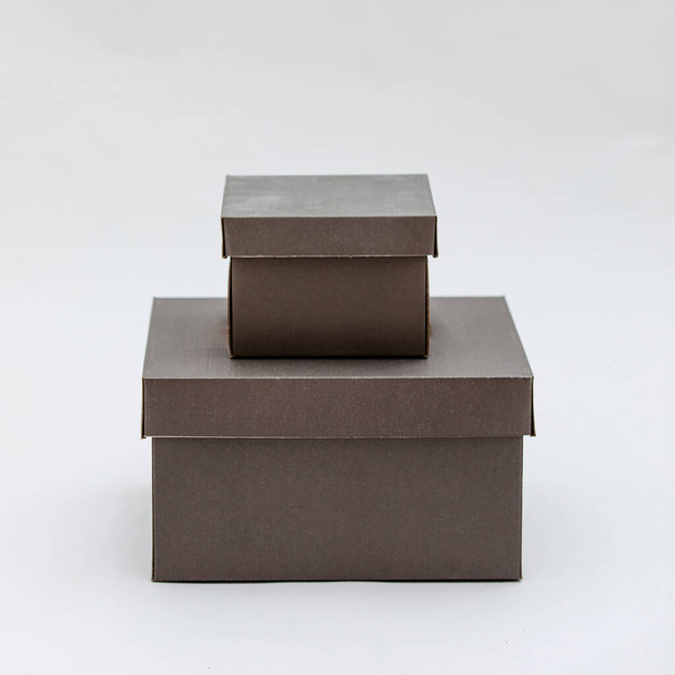 A vertical shot of dark brown gift boxes - Foto, Imagem