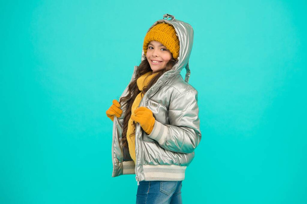 Real feeling. enjoy weather on christmas holidays. smiling stylish child. autumn season fashion. teenage girl in silver puffer jacket. trendy warm clothing. happy childhood. accessories shop for kids - Fotoğraf, Görsel