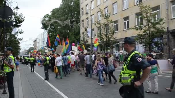 gay desfile medios policía
 - Metraje, vídeo