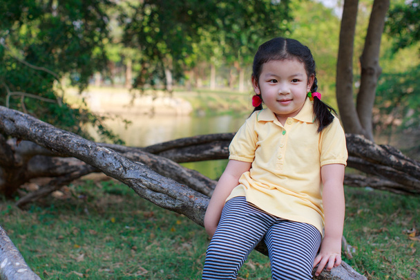 Pieni aasialainen tyttö
 - Valokuva, kuva