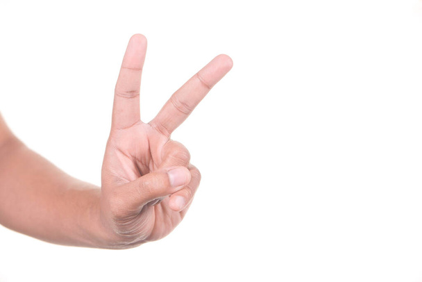 рука людини, що показує жест перемоги на білому тлі
  - Фото, зображення
