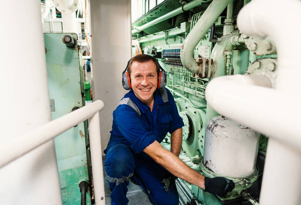 Marine engineer officer controlling vessel enginesand propulsion in engine control room ECR - Valokuva, kuva