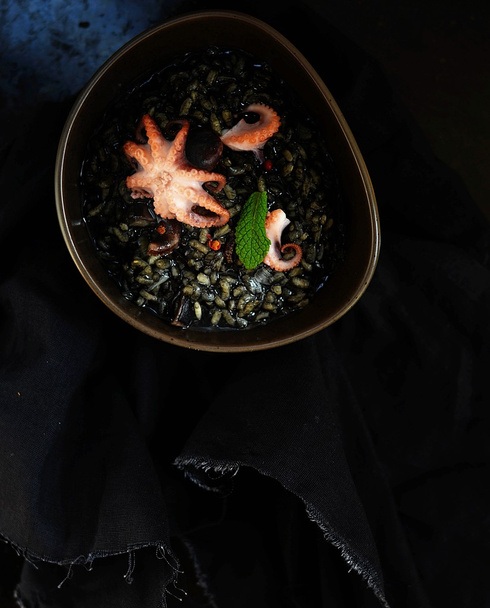 fekete rizottó polip - Fotó, kép