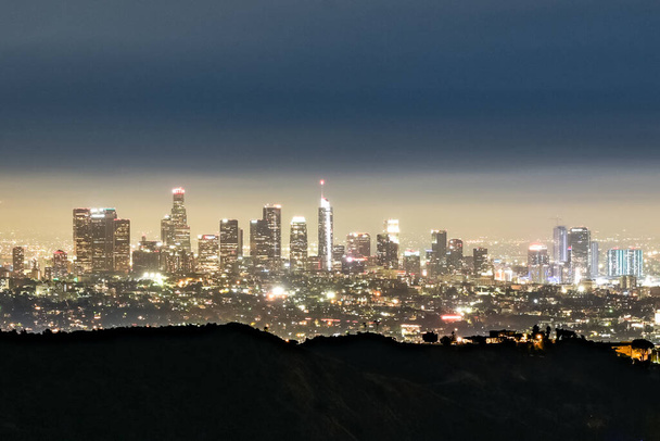 Πανοραμική θέα του ορίζοντα στο κέντρο του Λος Άντζελες κτίρια στην Καλιφόρνια. - Φωτογραφία, εικόνα
