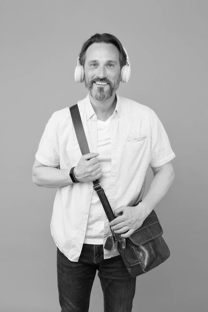 Get the very best audio experience. Bearded man listen to music grey background. Mature male wear audio headphones. Hi-Fi audio device. Listening to audio podcast. New technology. Modern life - Foto, Imagem