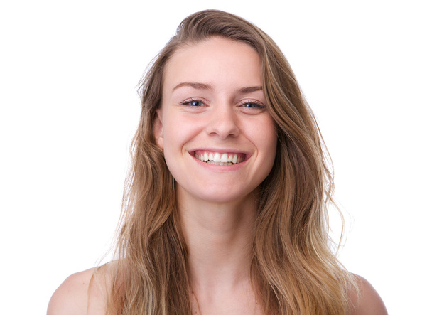 νεαρή γυναίκα με μακριά μαλλιά χαμογελώντας - Φωτογραφία, εικόνα