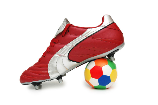 Футбольний черевик і м'яч ізольовані на білому
 - Фото, зображення