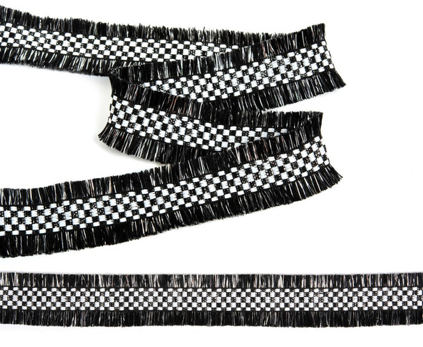 Schwarz Baumwolle Tweed Keeper Twill Fransen Frottee Texturiertes Band Streifen und falten Zickzack mit glänzenden metallischen Glitzerfaden auf weiß. Verwenden Sie für den Katalog des Geschäfts. Trendige Mäntel und Jacken aus Fachion nähen. - Foto, Bild