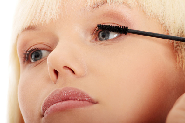 Woman doing make up on eyelashes. - Foto, imagen
