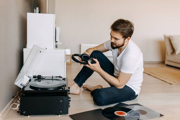 handsome young man listening vinyl records at home - Photo, Image