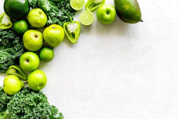 Frame of vegetarian food - green vegetables: cucumbers, broccoli, avocado - Foto, imagen