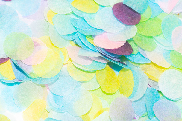 kolorowe konfetti papierowe zbliżenie makro - Zdjęcie, obraz