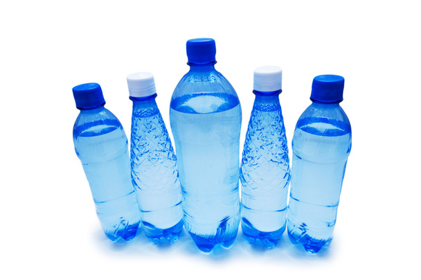 μπουκάλια νερού που απομονώνονται σε λευκό φόντο - Φωτογραφία, εικόνα