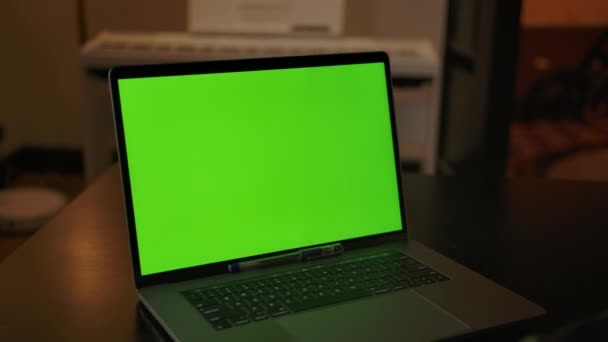 Dolly zoom on green screen of notebook on desk at cozy home interior - Footage, Video