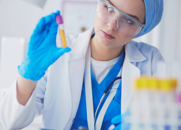 Laboratory assistant woman analyzing a blood sample - Zdjęcie, obraz