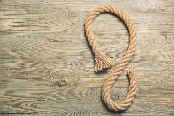 Мотузка на дерев'яному фоні, крупним планом
 - Фото, зображення