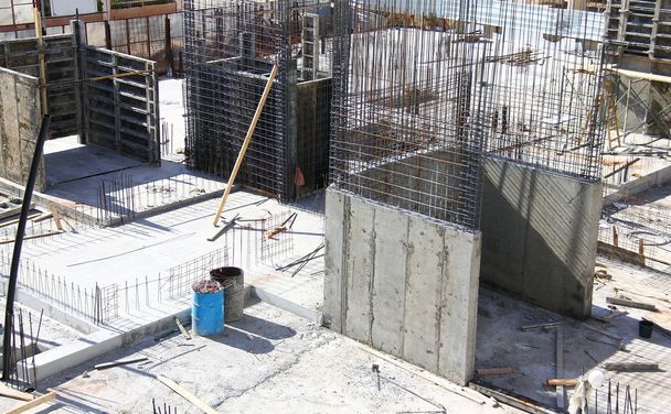 Rakennustyömaan betonityöt
 - Valokuva, kuva