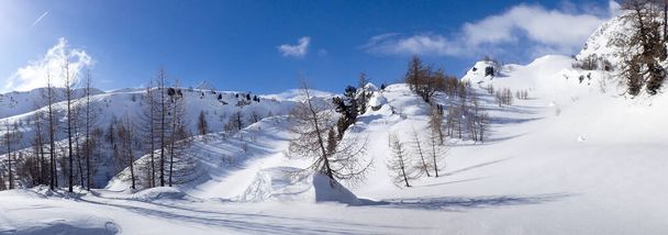 Casaccia, Szwajcaria: krajobraz zimowy, kanały Lareccio i przełęcz Colombe - Zdjęcie, obraz