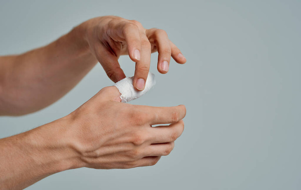bandaged thumb health problems medicine patient isolated background - 写真・画像