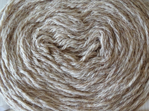 Brown wool yarn, solid background - Fotoğraf, Görsel