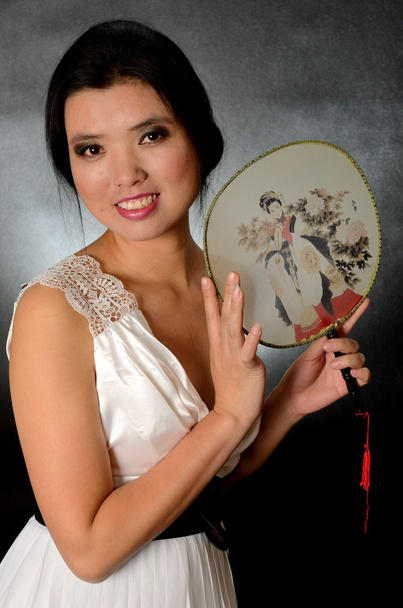 Китайський леді з вентилятором - Фото, зображення