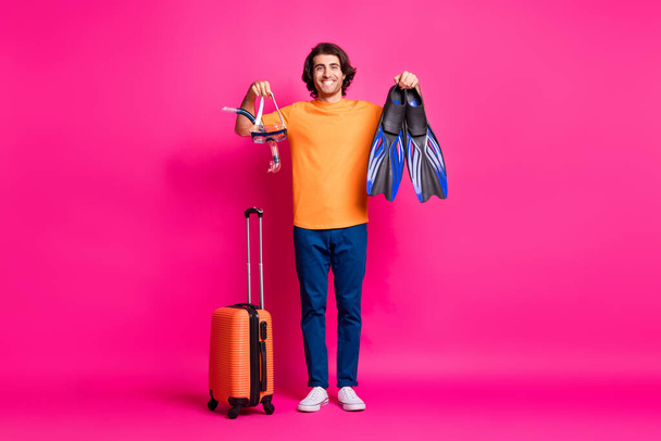 Full length photo of man baggage hold mask flips wear orange t-shirt jeans sneakers isolated pink color background - Valokuva, kuva