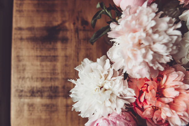 Incroyable bouquet frais de pivoines roses - Photo, image