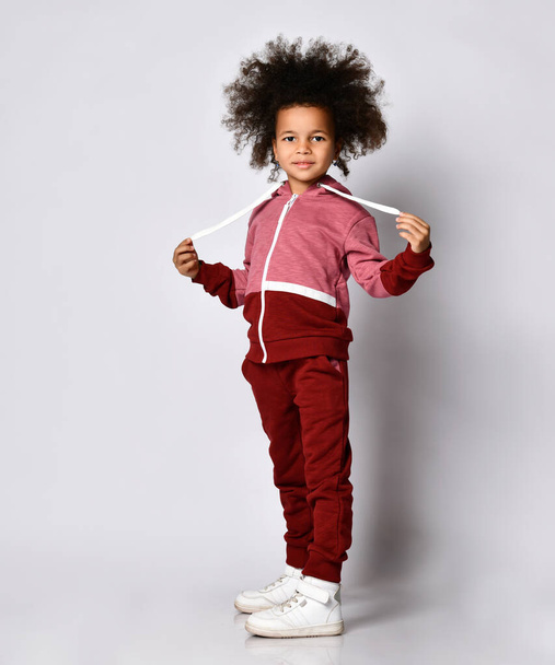 Afro-American girl model posing in sportswear - Fotografie, Obrázek