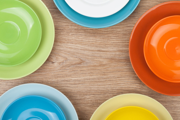 színes függőlegesen a tányérokat és - Fotó, kép
