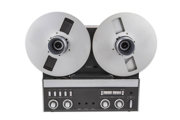 Επαγγελματικό στούντιο ήχου κασετόφωνο κατάστρωμα απομονώνονται σε λευκό φόντο - Φωτογραφία, εικόνα