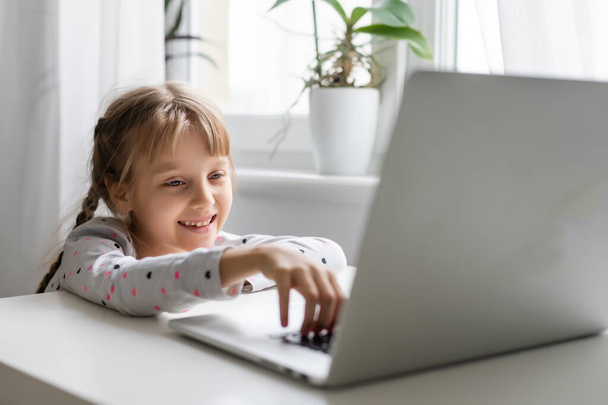 Little girl Hands using laptop. Online shopping in childhood. - Foto, imagen