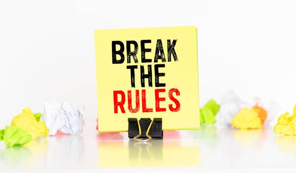 Texte écrit Break The Rules. Concept d'entreprise pour Faire quelque chose contre les règles formelles et les restrictions - Photo, image