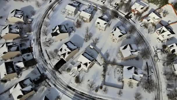 Vista aérea sobre os jardins residenciais da cidade privada - Filmagem, Vídeo