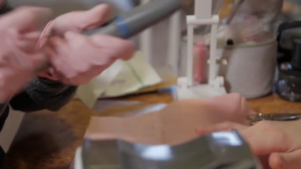 Steriilit manikyyrityökalut - Materiaali, video