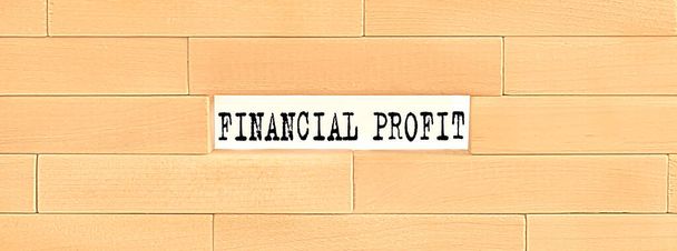 Текст FINANCIAL PROFIT на дерев'яній стіні, бізнес
 - Фото, зображення