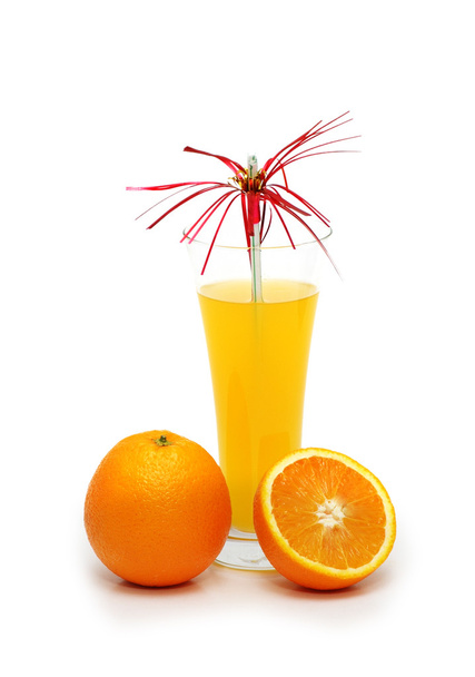 Naranjas y jugos aislados sobre el blanco
 - Foto, imagen