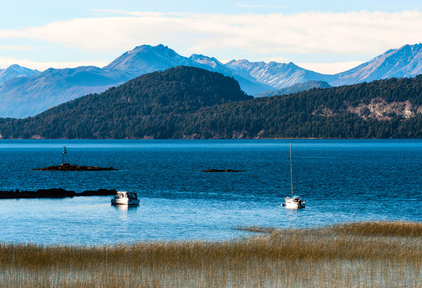 ナウエル・フアピ湖、パタゴニア・アルゼンチン、バリローチェ近く - 写真・画像