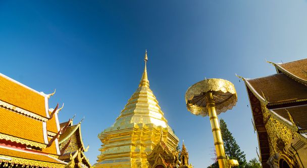 Pagode d'or de Wat Phra Tard Doi Su Thep, Chaing mai, Thaïlande
 - Photo, image