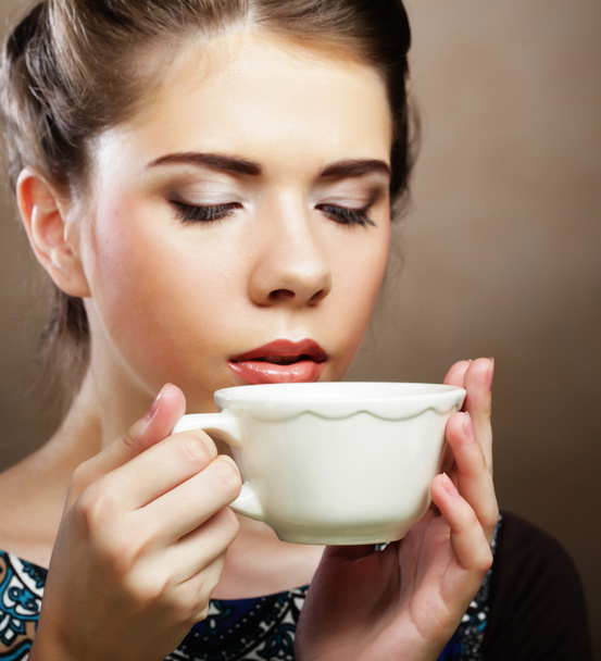 Beautiful woman drinking coffee - Foto, Imagem