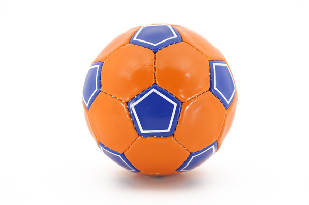 サッカー ボール (オレンジ ・ ブルー) は、白で隔離 - 写真・画像
