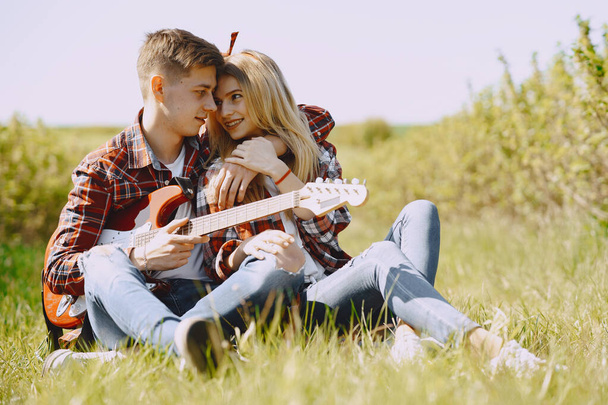 Young man and woman couple in a summer field - Foto, imagen