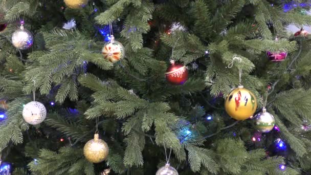 juguetes en el Año Nuevo y el árbol de Navidad - Imágenes, Vídeo