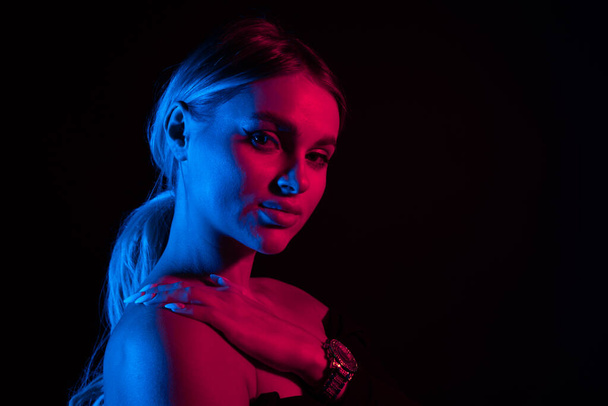 Portrait of fashion young girl in red and blue neon light in the studio - Fotografie, Obrázek