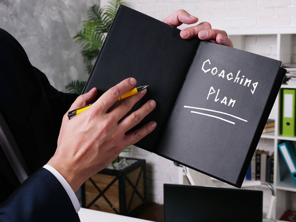 Επιχειρηματική ιδέα για Coaching Plan με φράση στη σελίδα - Φωτογραφία, εικόνα