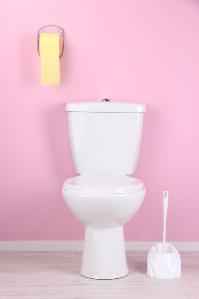 White toilet bowl in  bathroom - Φωτογραφία, εικόνα