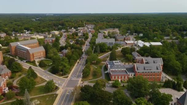 Universiteit van New Hampshire UNH op Durham luchtfoto in het centrum van Durham, New Hampshire NH, Verenigde Staten. Dit is de hoofdcampus van de Universiteit van New Hampshire..  - Video